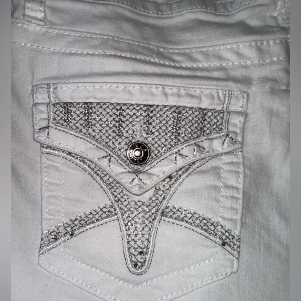 VGS White Embellished Capri Jeans - Size 10
Summer Career Beach Office Casual - Picture 3 of 7